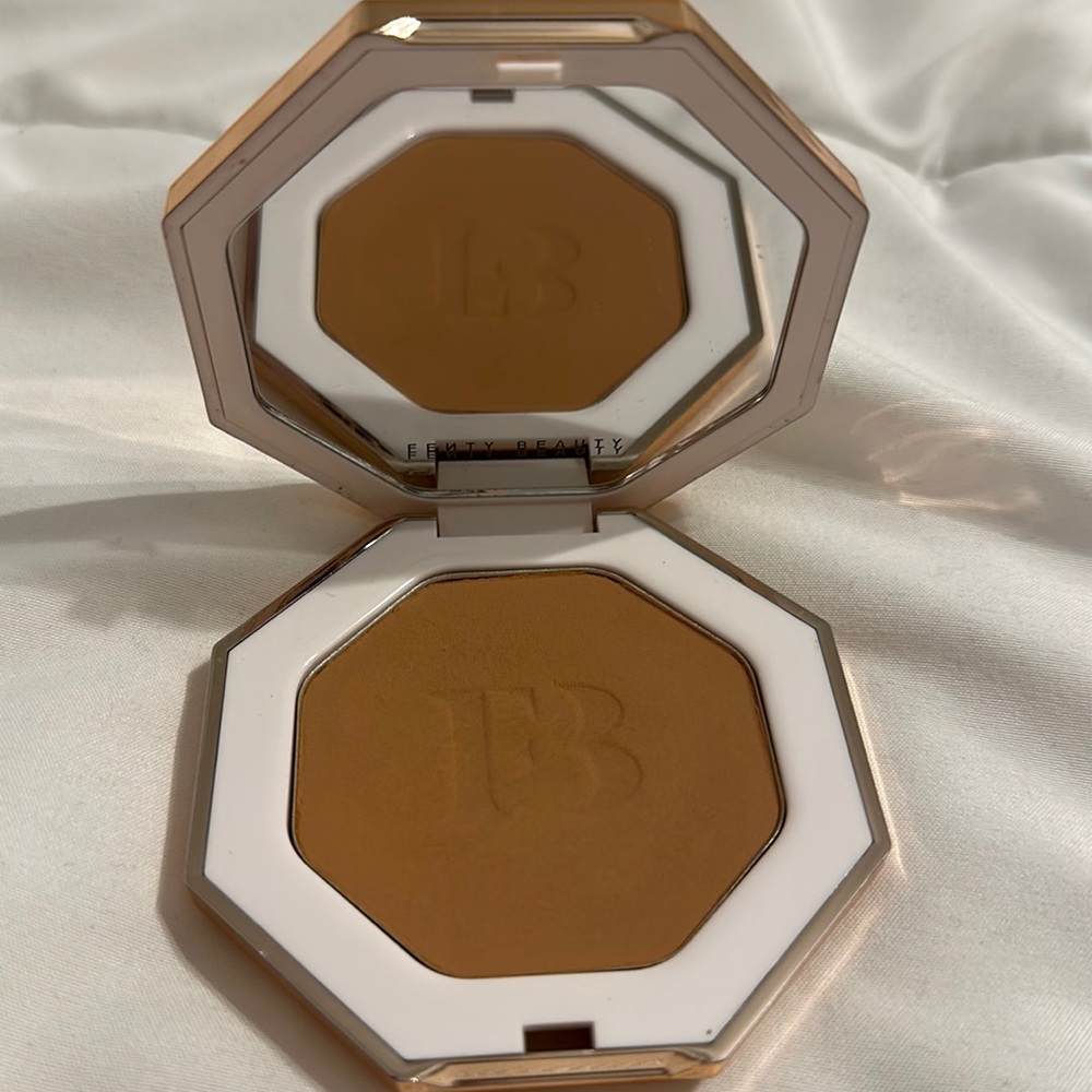 Fenty beauty “shady biz” bronzer